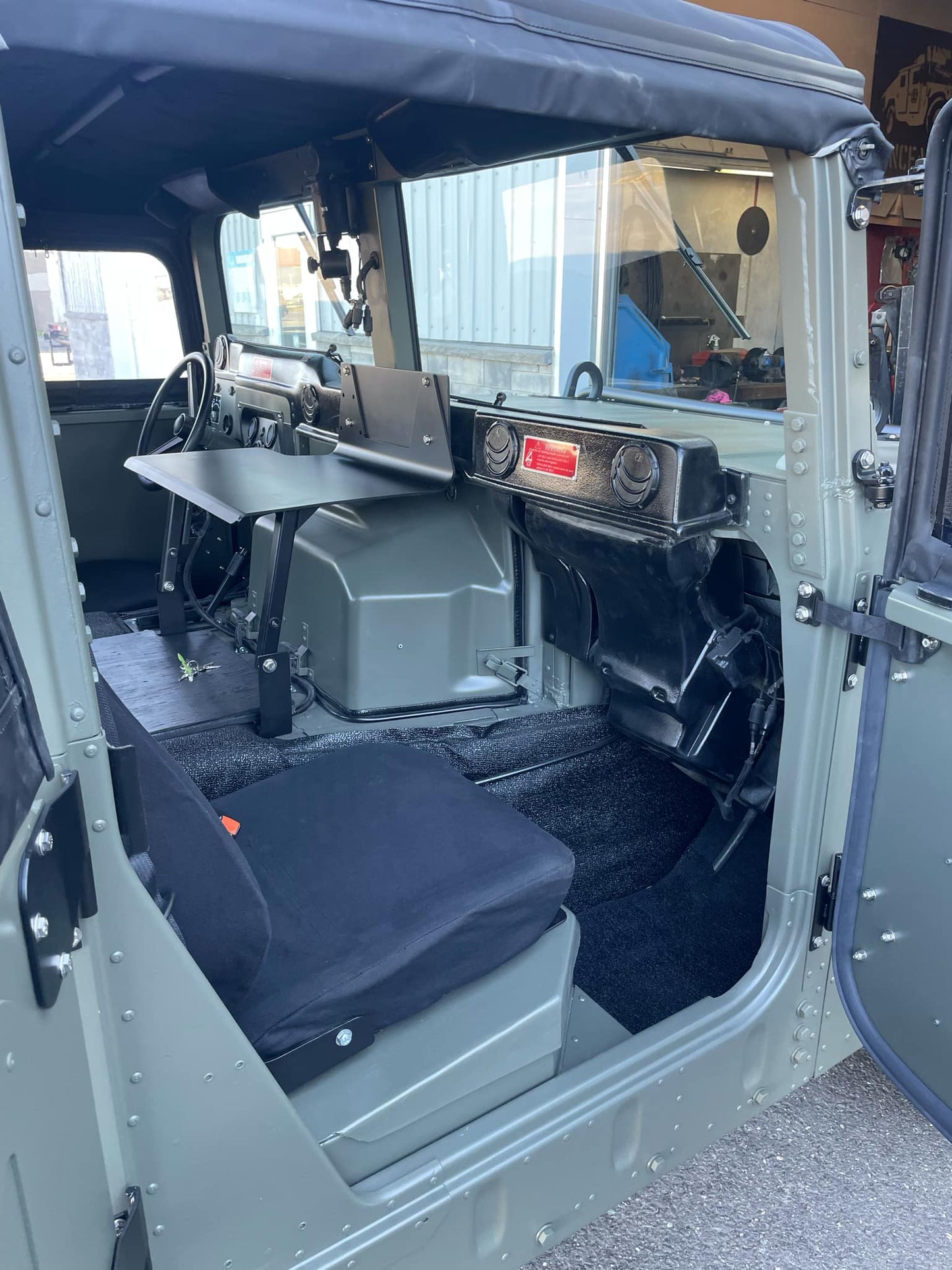 VENDU - AM GENERAL HUMVEE M1152 2009