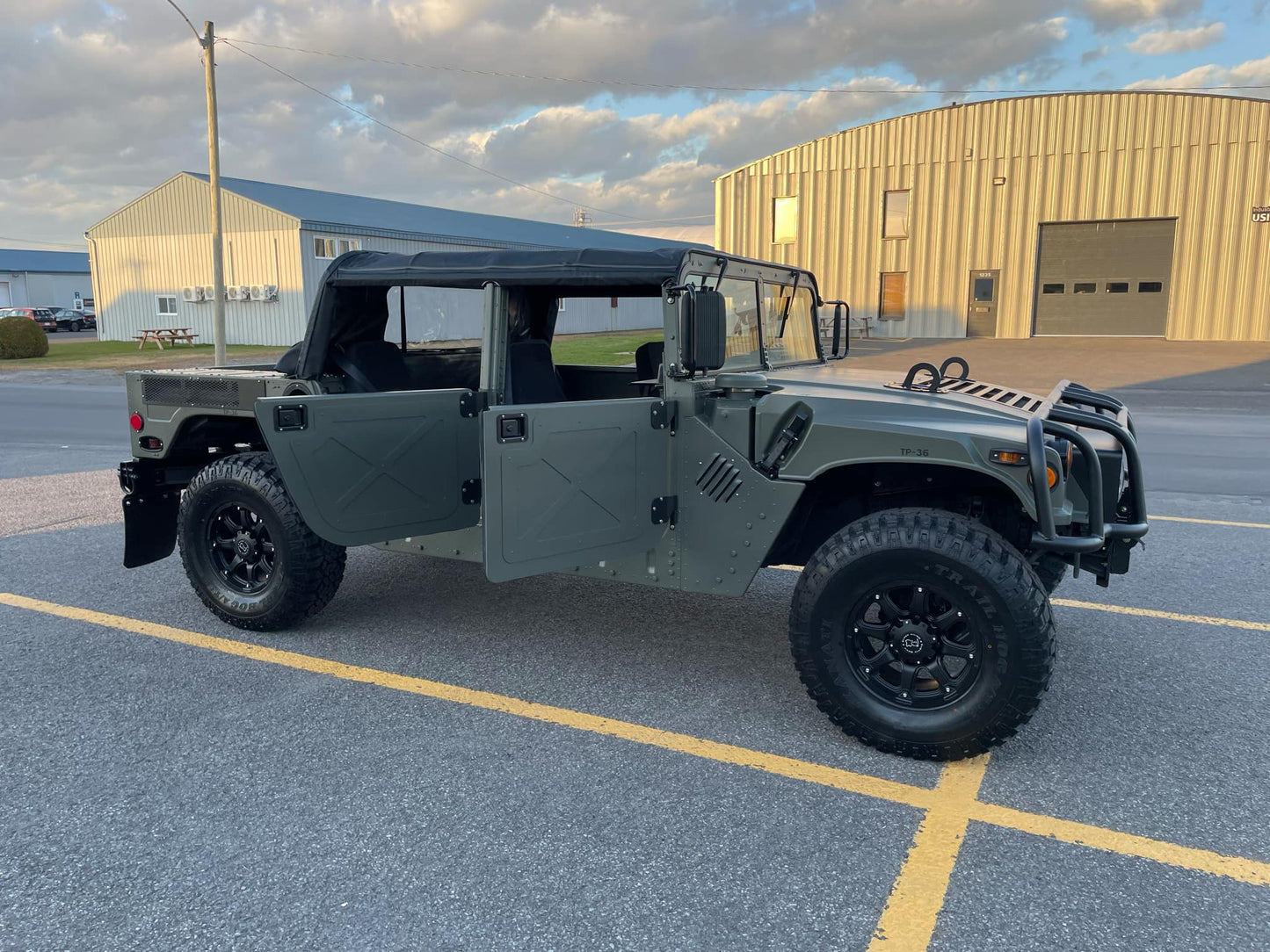 VENDU - AM GENERAL HUMVEE M1152 2009