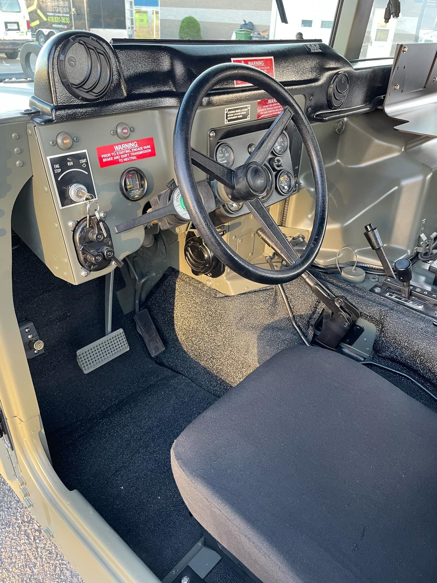 VENDU - AM GENERAL HUMVEE M1152 2009