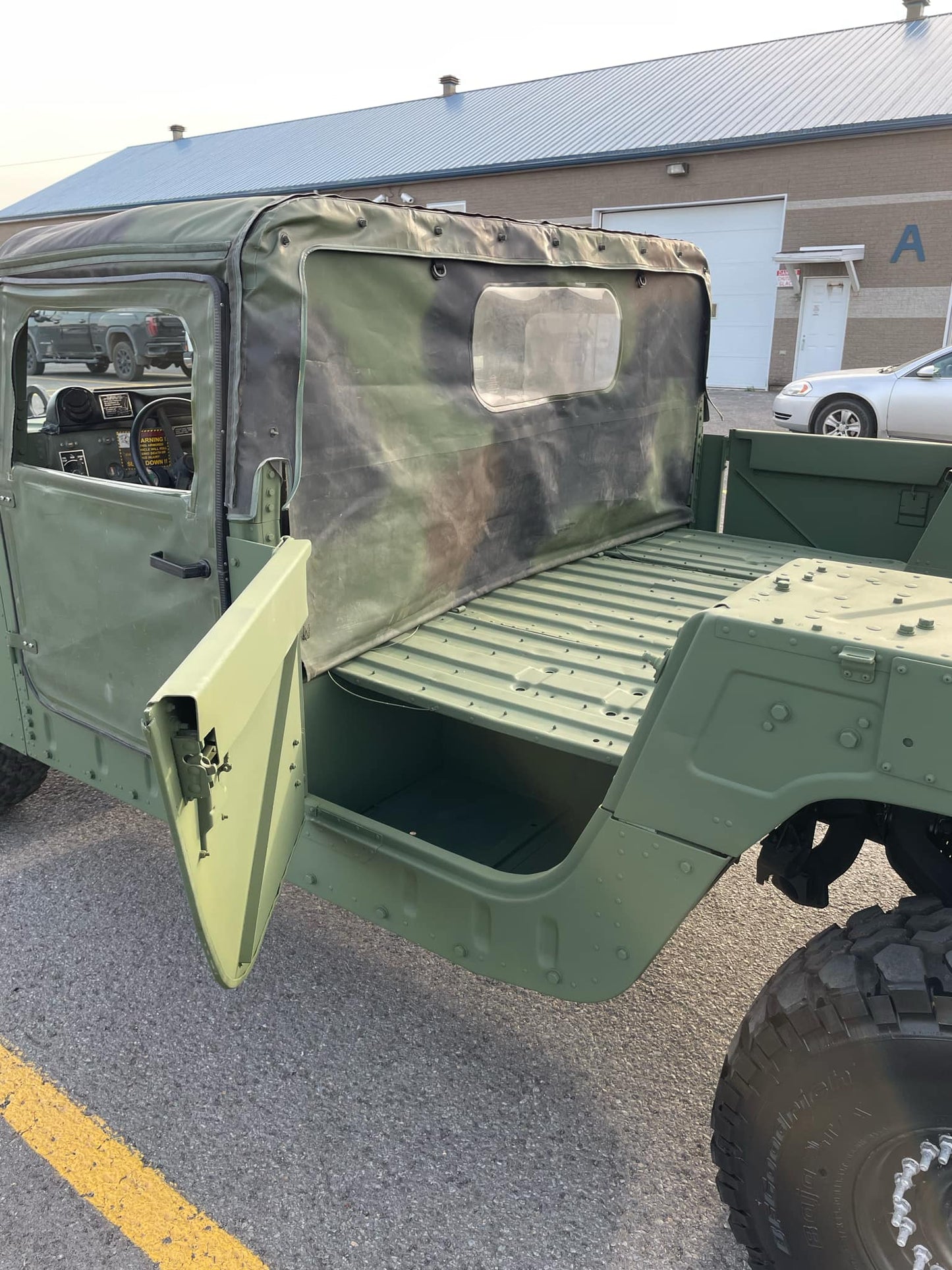 VENDU - AM GENERAL HUMVEE M1152