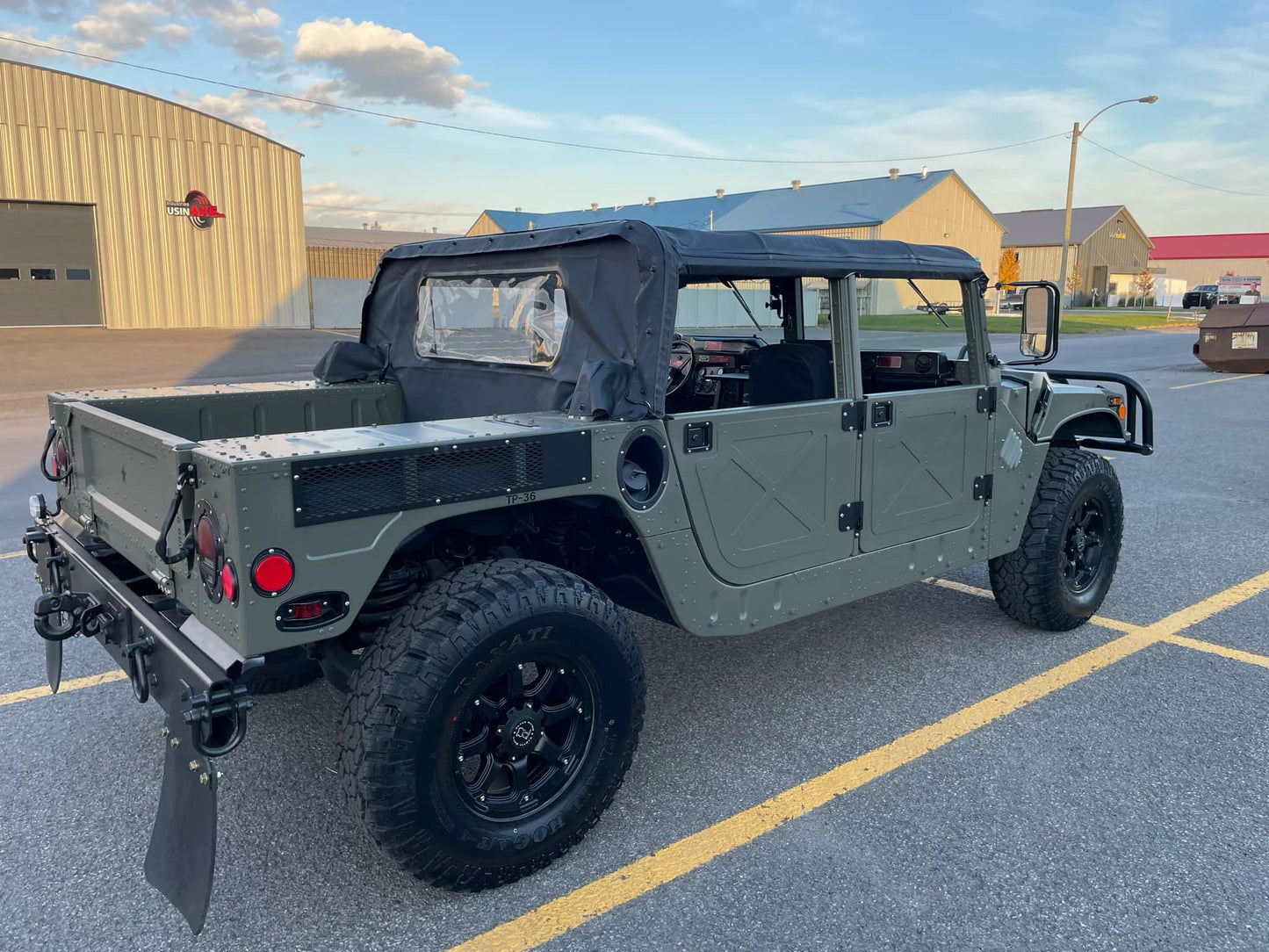 VENDU - AM GENERAL HUMVEE M1152 2009